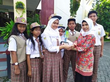 Tim Hidroponik SMPTAG Surabaya Jadi Inspirasi Perubahan Sekolah
